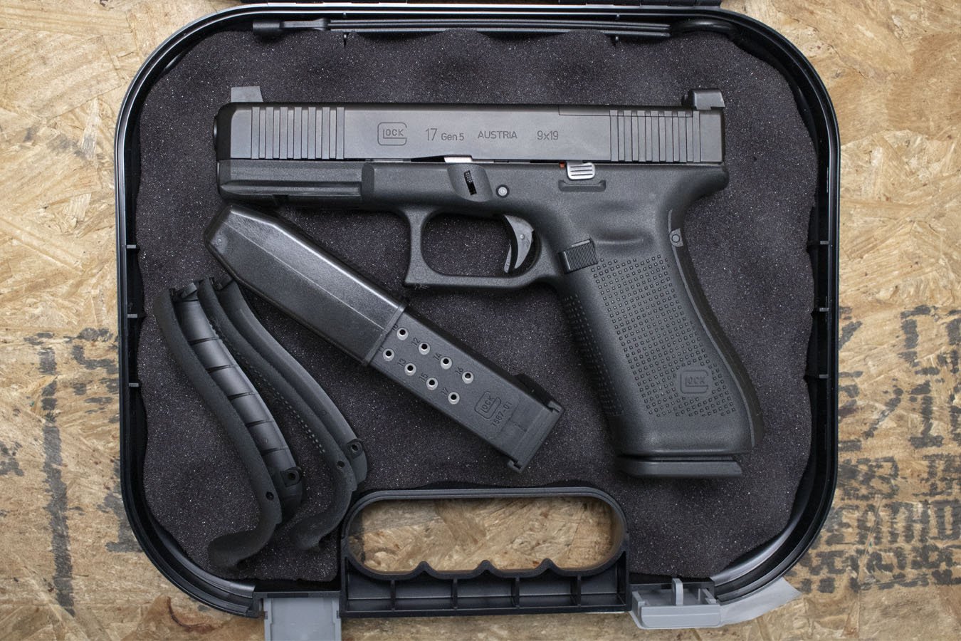 GLOCK 17 Gen5 MOS 9mm Police Trade-In Pistol with Two Magazines (Good Condition)